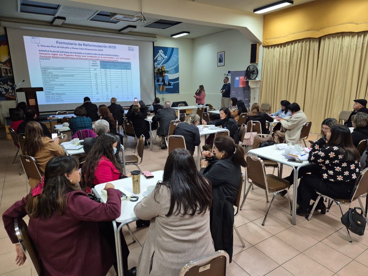 Comunidades educativas de Copiapó reflexionan sobre la Jornada Escolar Completa en innovador taller regional
