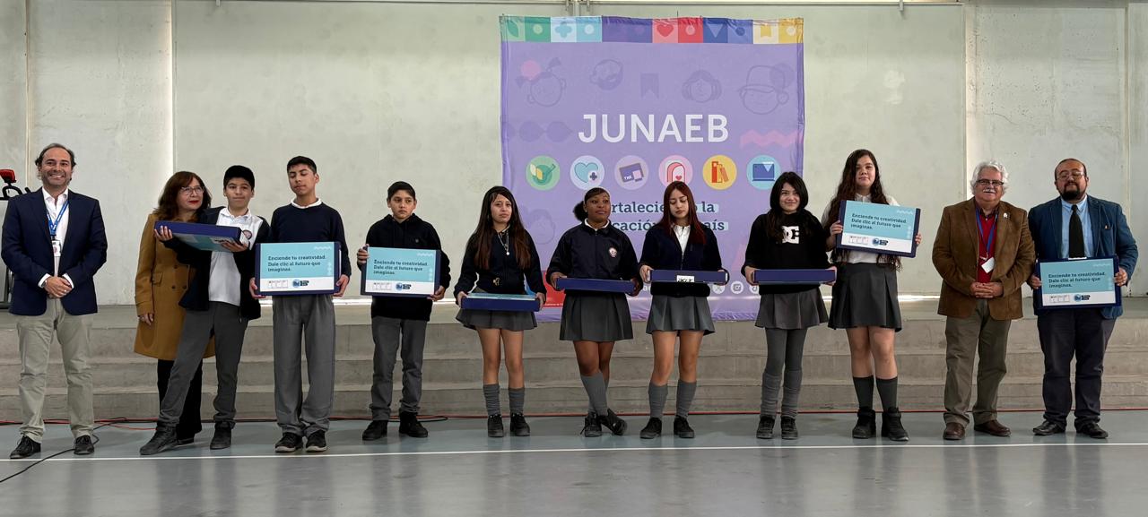 Con éxito comenzó la entrega de Becas TIC en la Región de Atacama: Más de 3.400 estudiantes serán beneficiados