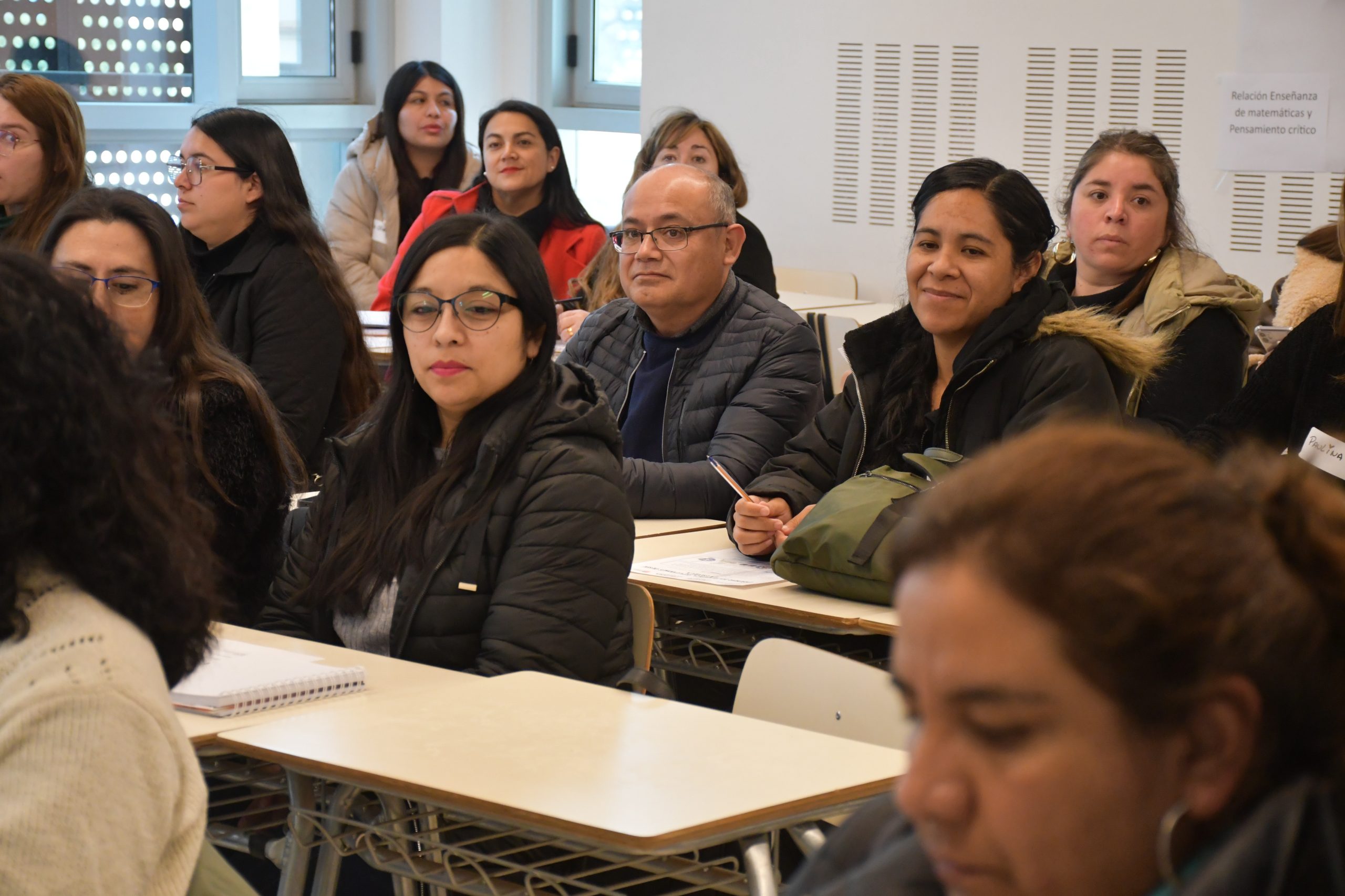 Docentes de Matemática participan en taller impartido por la PUCV para fortalecer prácticas pedagógicas en el aula