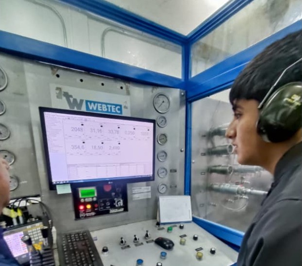 Estudiantes de Mecánica Automotriz aplican conocimientos en empresa regional