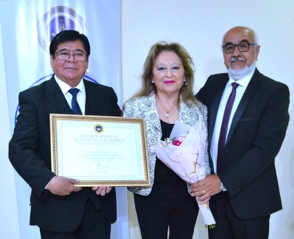 Directora del CEIA Copiapó es distinguida por la Gran Logia de Chile por su excelencia académica