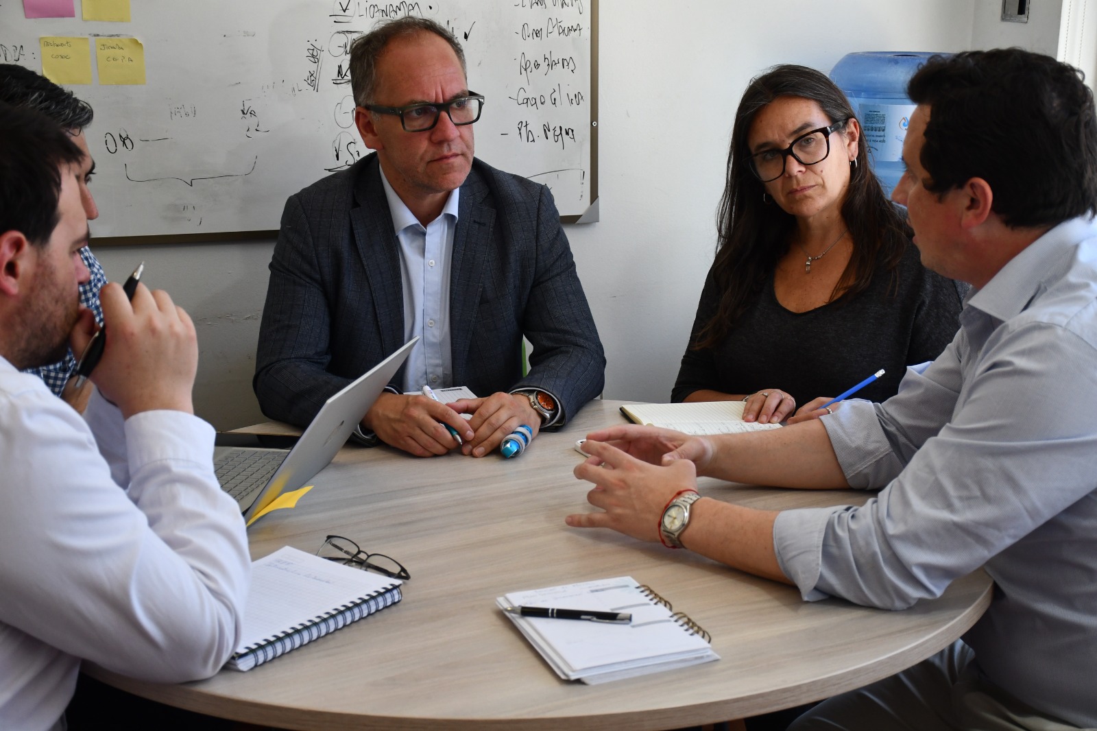 SLEP Atacama y KINROSS se reúnen para fortalecer articulación de trabajo