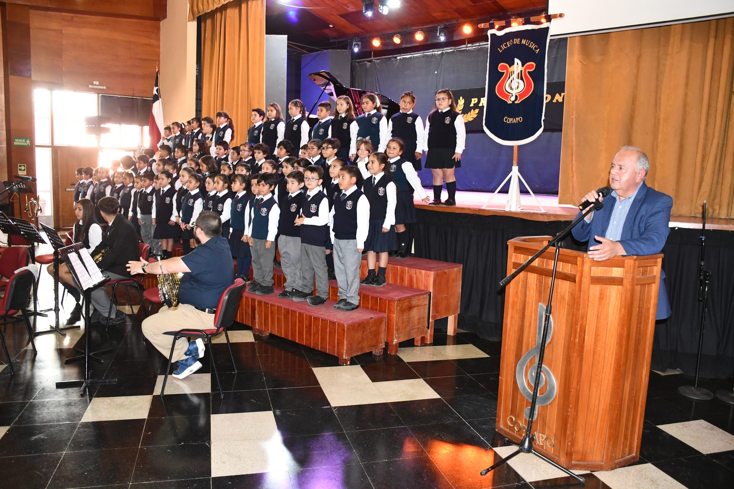 Comunidad educativa rinde homenaje a destacado docente y celebra la música como eje formativo en Copiapó