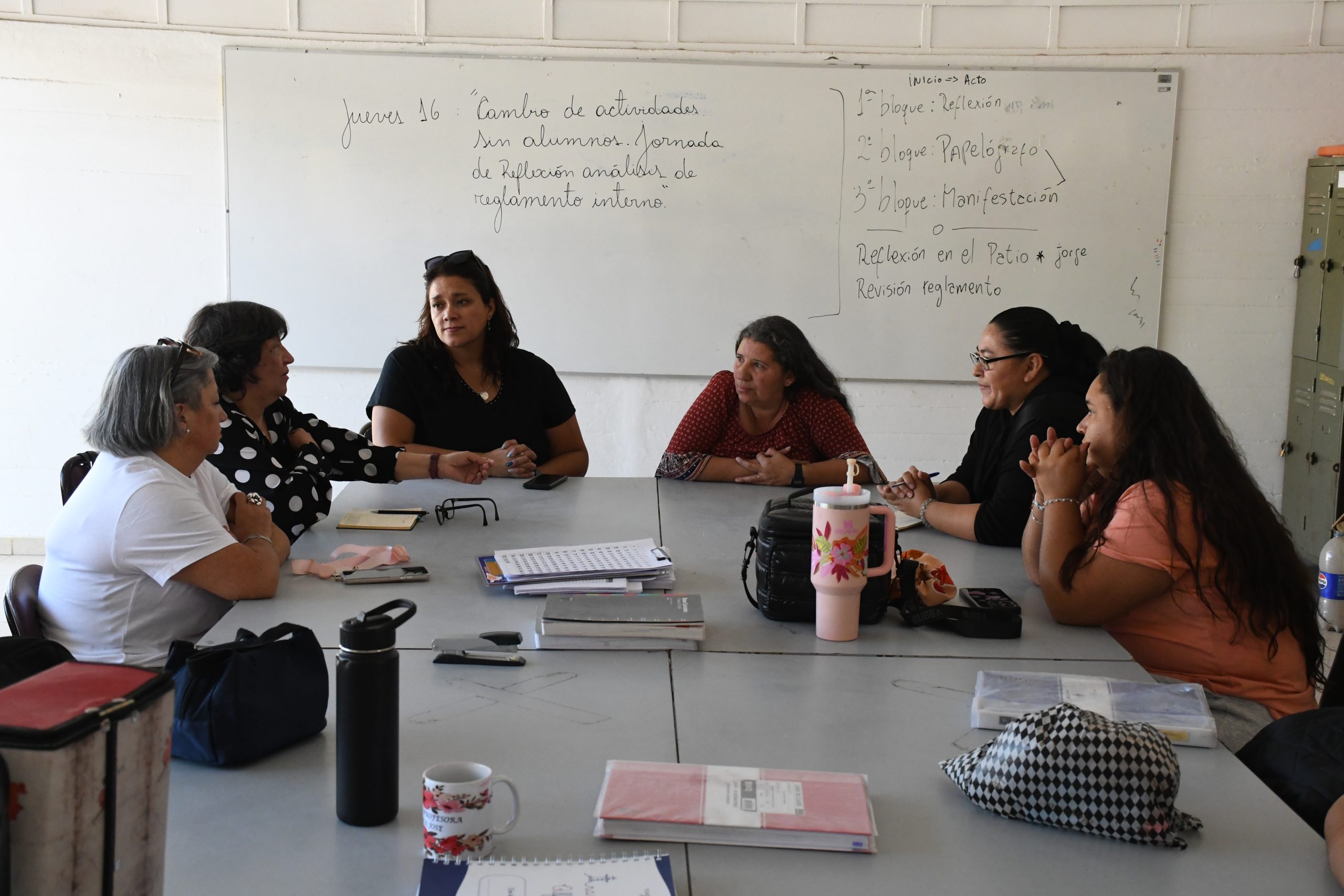 Autoridades del SLEP y comunidad de Escuela Los Loros avanzan en acuerdos para mejorar condiciones educativas