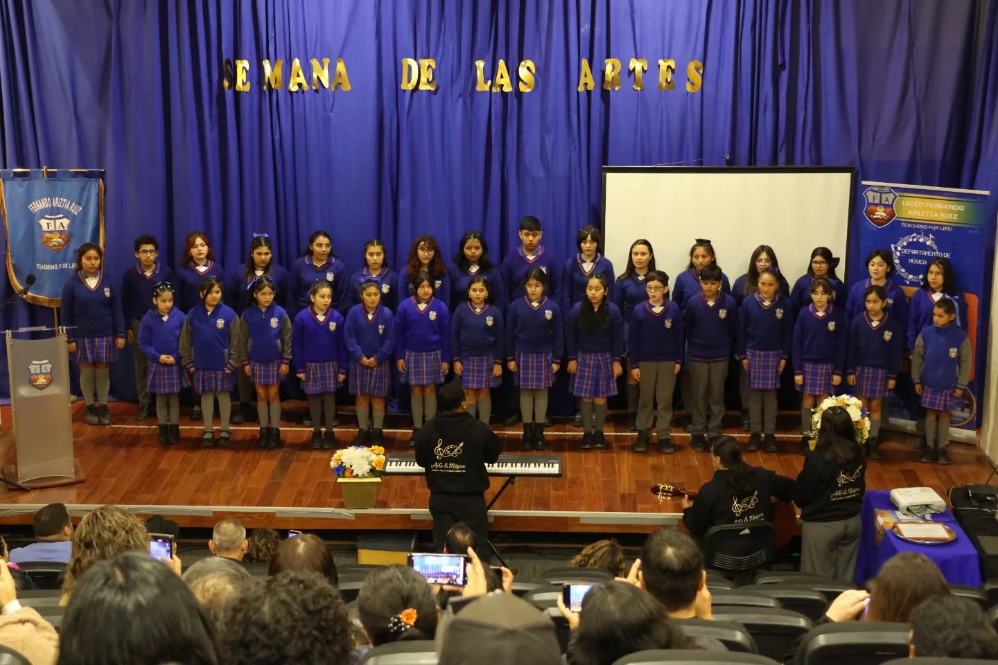 Coro Voces del Desierto del Liceo Fernando Ariztía Ruiz realizó presentación en el marco de la Semana de las Artes