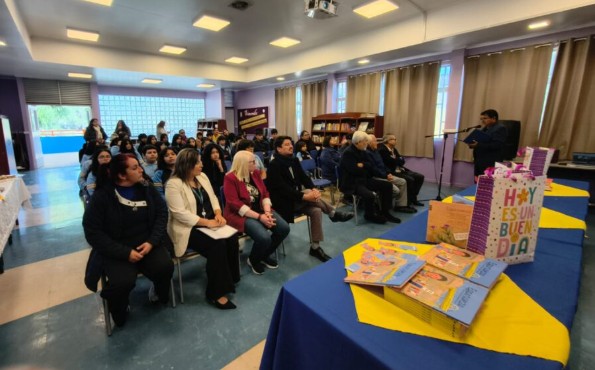 Escuela Luis Uribe Orrego fortalece el fomento lector con la reinauguración de su biblioteca CRA