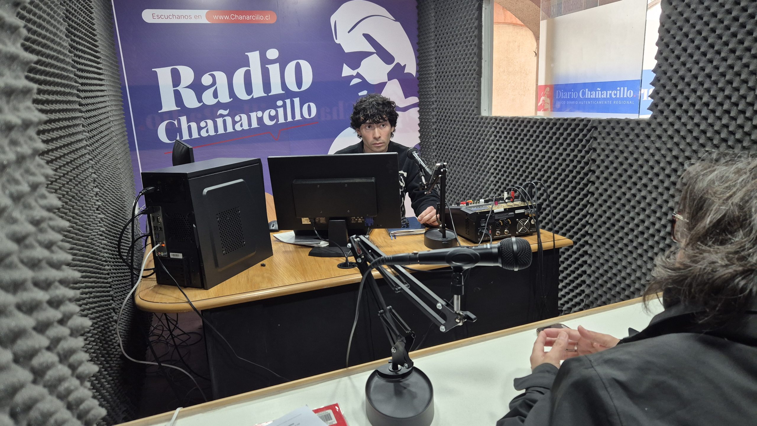 Directora Ejecutiva destacó en Radio Chañarcillo el despliegue territorial del SLEP Atacama frente al sistema frontal