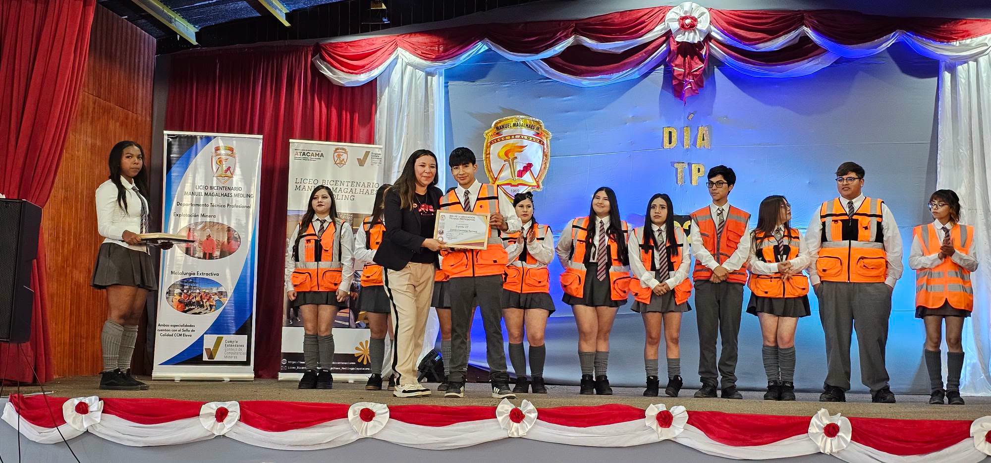 Liceo Bicentenario Manuel Magalhaes Medling conmemora la Educación Técnico-Profesional destacando talento y compromiso estudiantil