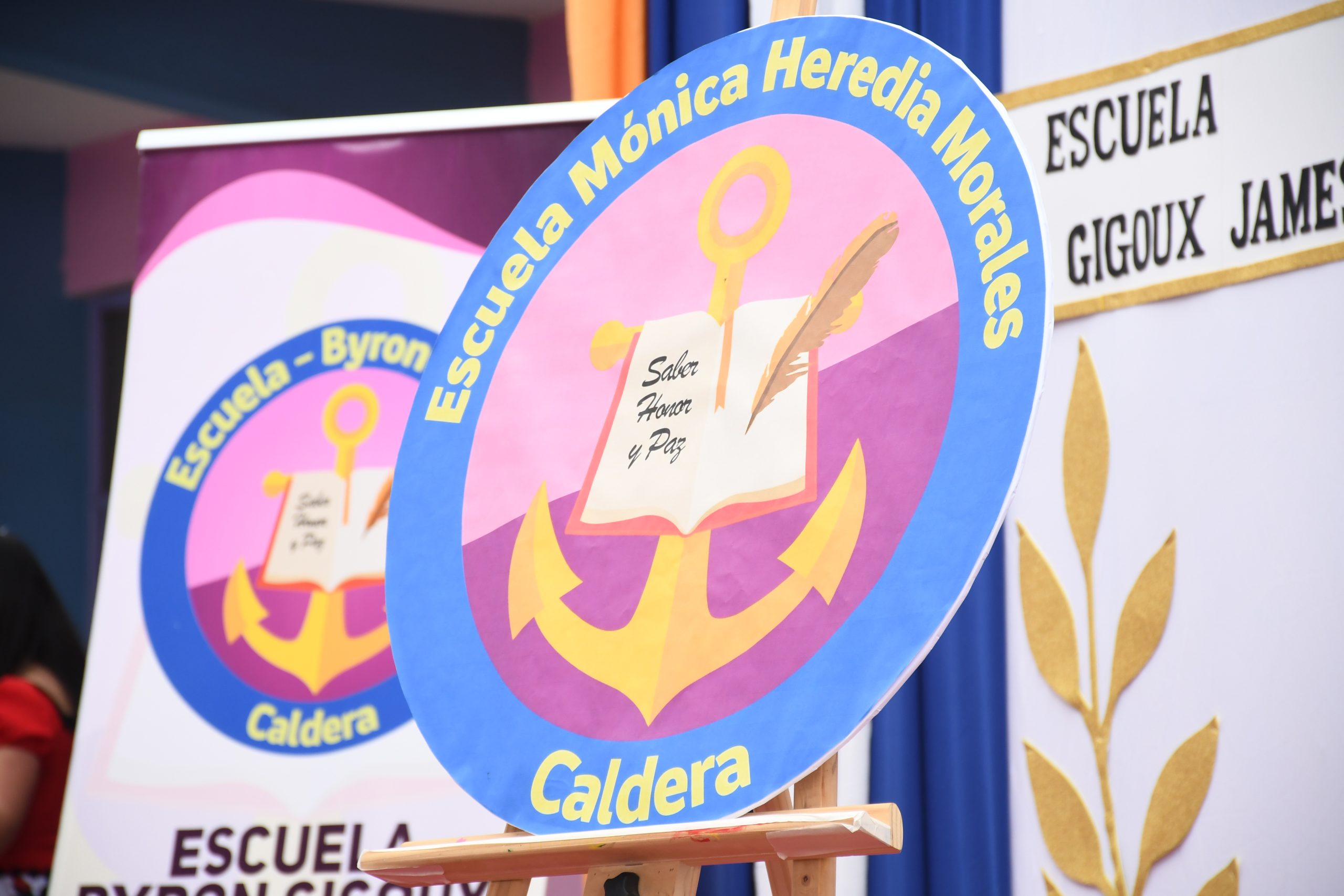 Escuela de Caldera cambia oficialmente su nombre a Mónica Heredia Morales en reconocimiento a su trayectoria educativa