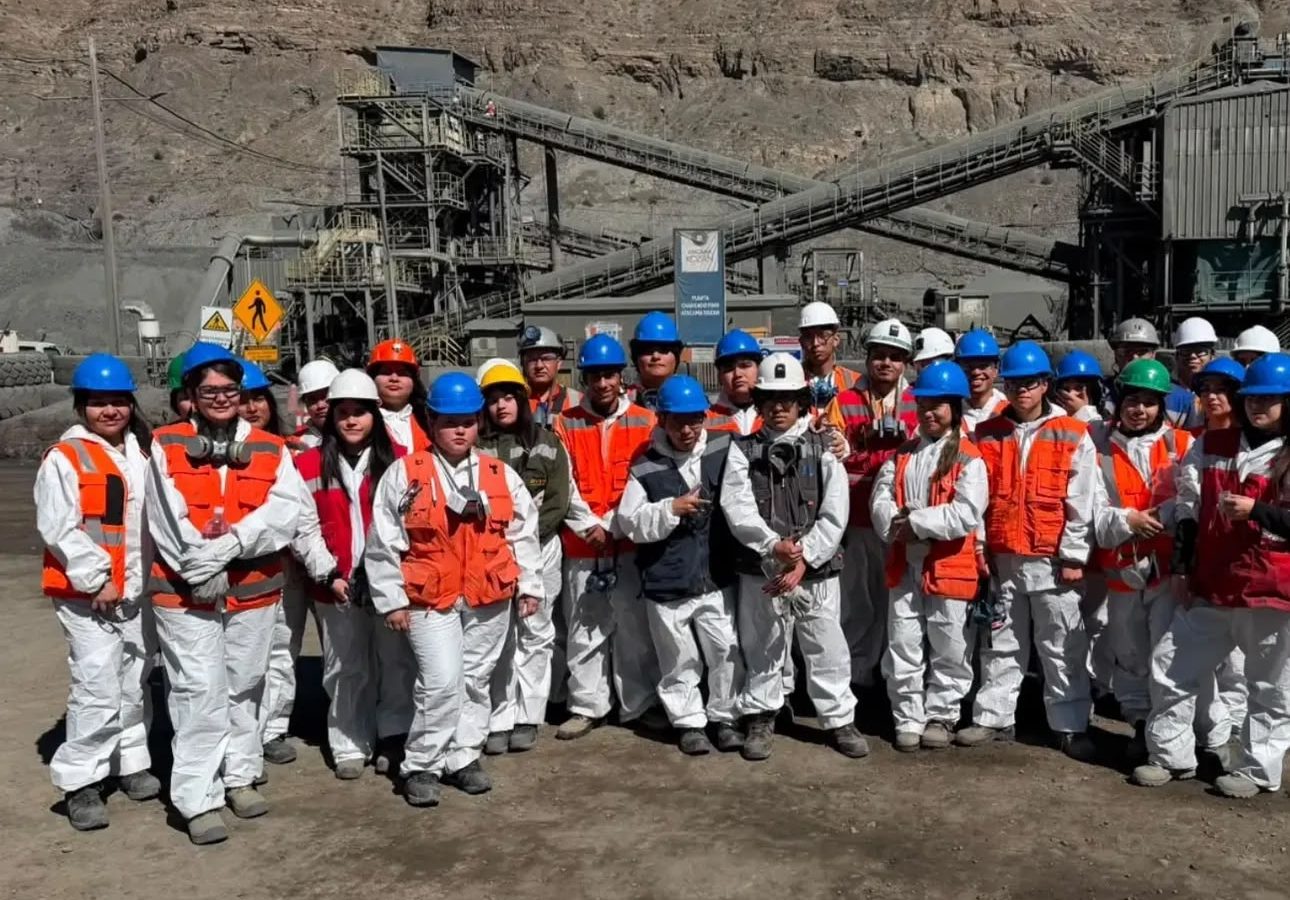 Estudiantes de Metalurgia Extractiva fortalecen su formación técnica en visita a Planta Atacama Kozan
