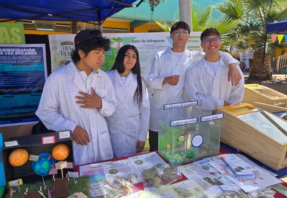 Liceo Bicentenario Manuel Magalhaes Medling realizó feria vocacional con amplia participación estudiantil
